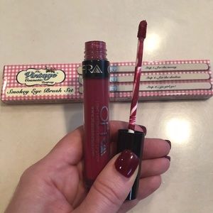 OFRA Liquid lipstick and brush bundle